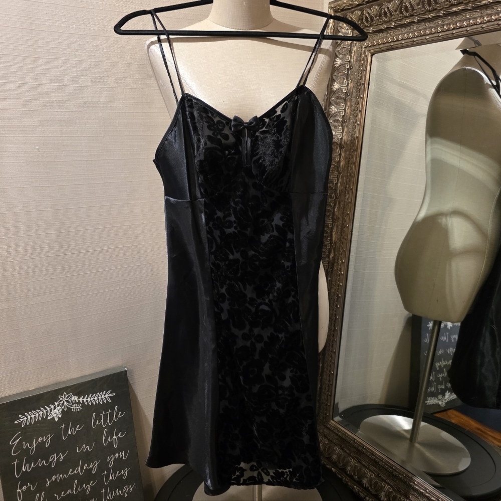 VTG *NWOT* 90's/Y2K SOSTANZA Elegant Black Chemise/Slip Dress.  Sz SM.
